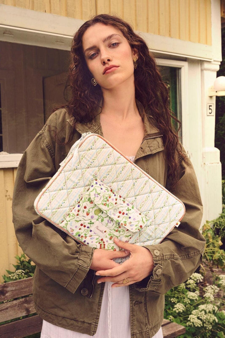 Maanesten - Alesea Computer Sleeve Summer Stripes Blue - 4118 Tasker 