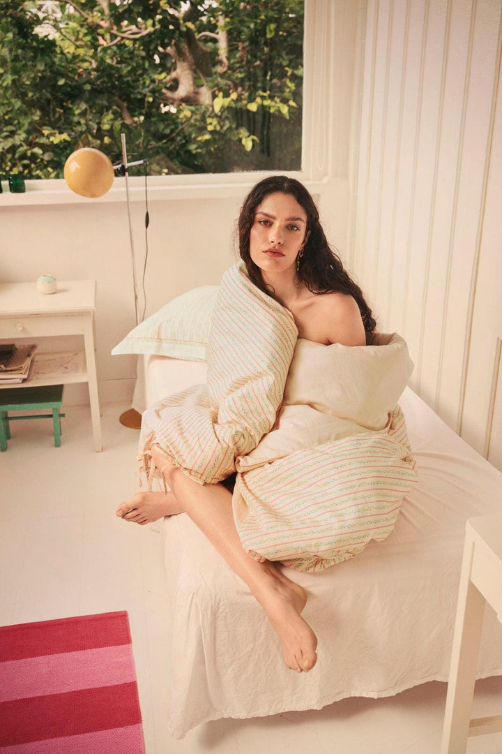 Maanesten - Duvet & Pillowcase Set Summer Stripe Peach - 4133 Interiør 