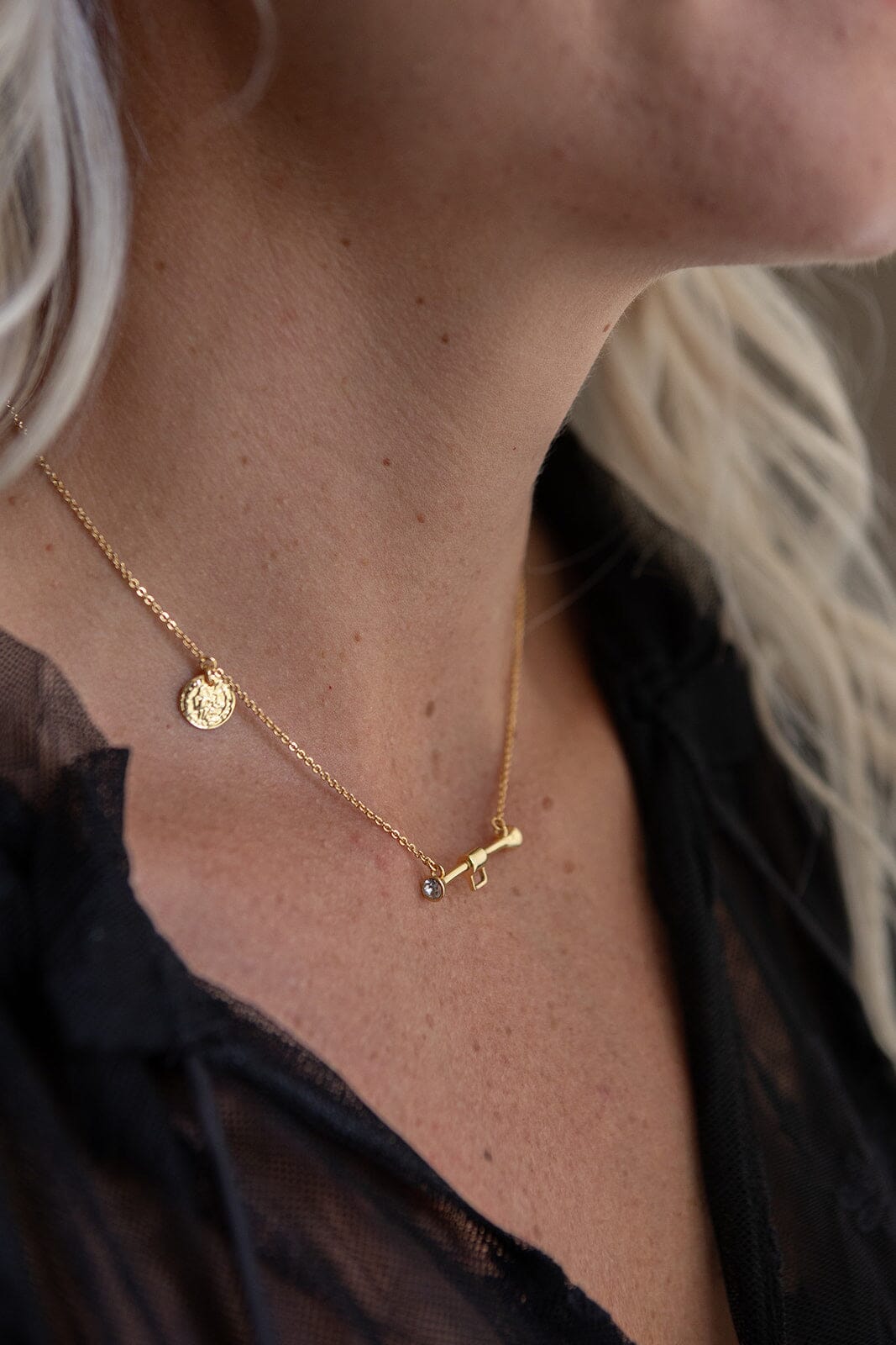 Molly&My Jewellery X Melanie Due - Rising Woman - Forgyldt Vedhæng 