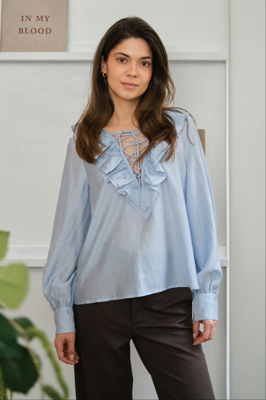 Neo Noir - Katarina Crepe Ruffle Blouse 166497 - 145 - Light Blue Bluser 