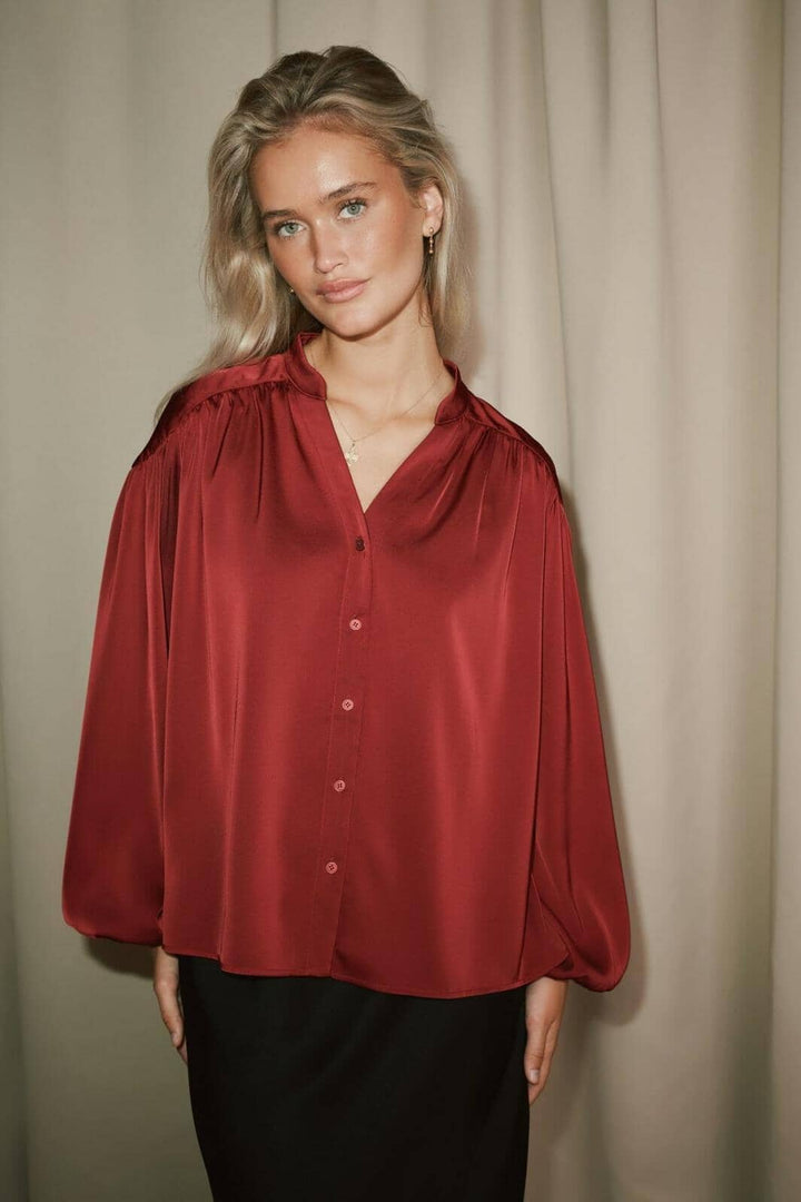 Neo Noir - Lunell Drapy Satin Blouse 171660 - 682 - Wine Bluser 