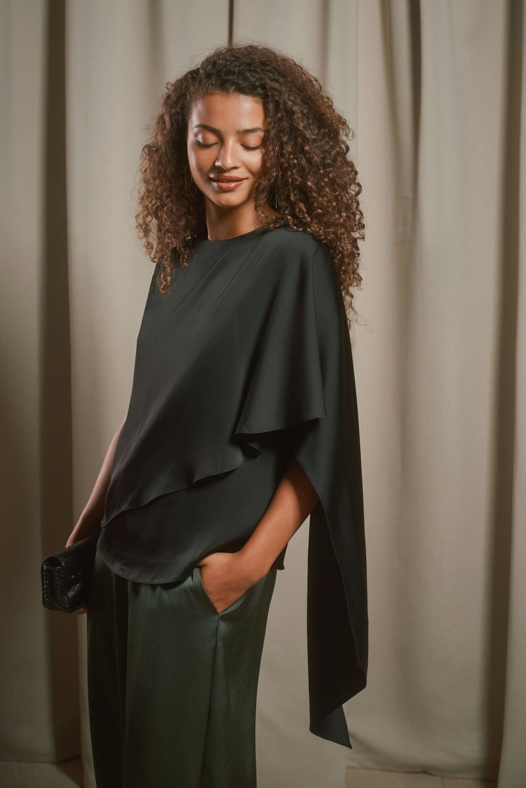 Neo Noir - Lunelle Drapy Satin Top 169843 - 100 - Black Toppe 