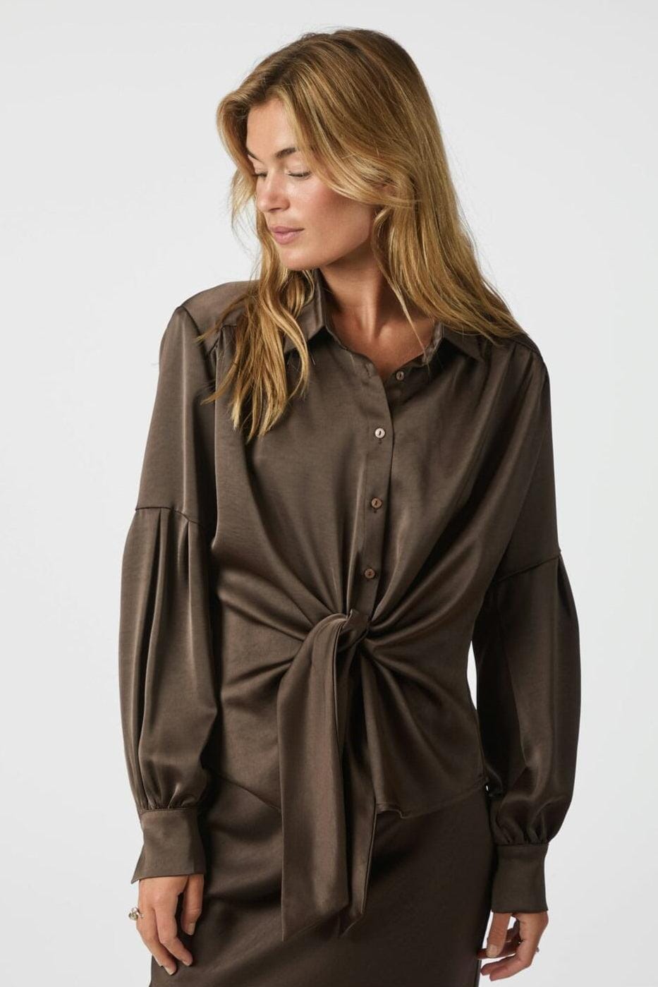 Neo Noir - Naja Satin Shirt 160801 - 676 - Dark Brown