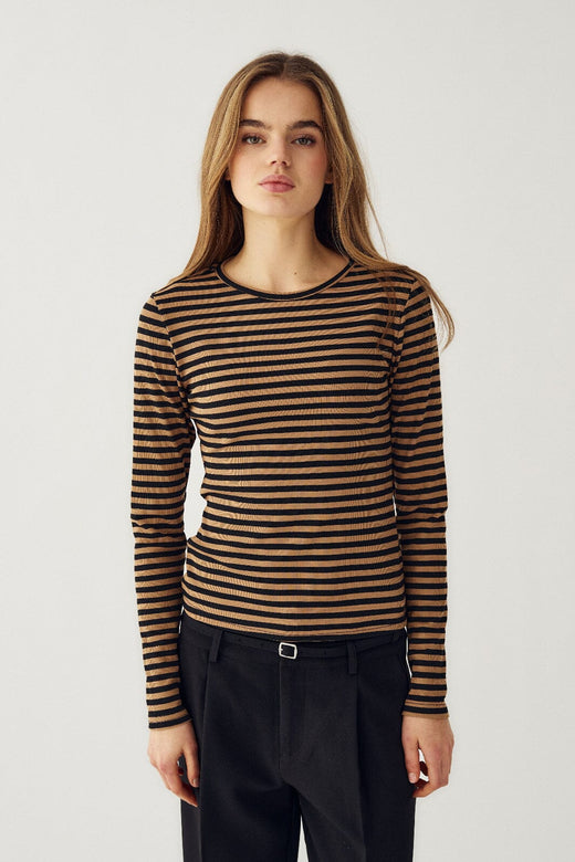Noella - Luana Top 14030002 - 1379 - Dark Sand Black Stripe Bluser 