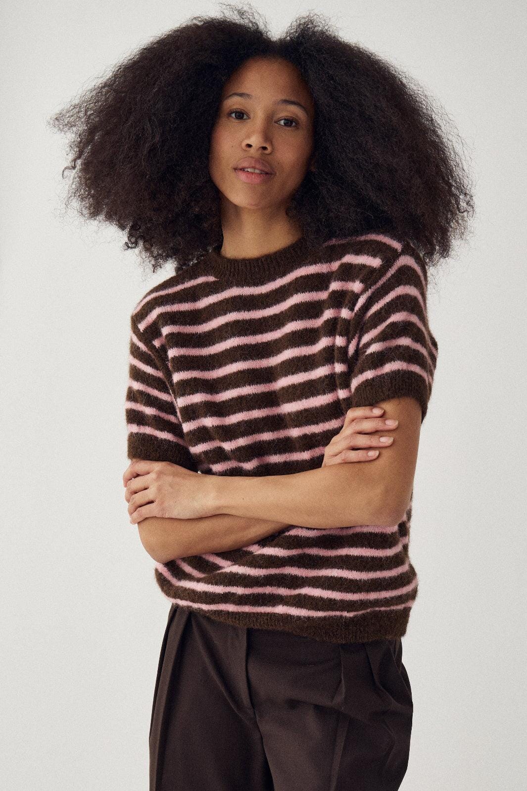 Noella - N-Monikah Ss Knit 16570003 - 1537 - Brown Rose Stripe Strikbluser