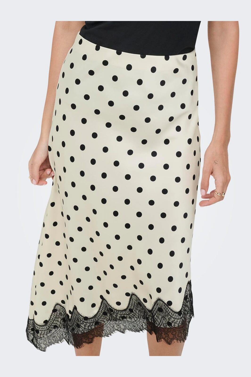Only - Onlbella Slanted Satin Lace Skirt - 5127226 Cloud Dancer Black Dot And Black Lace