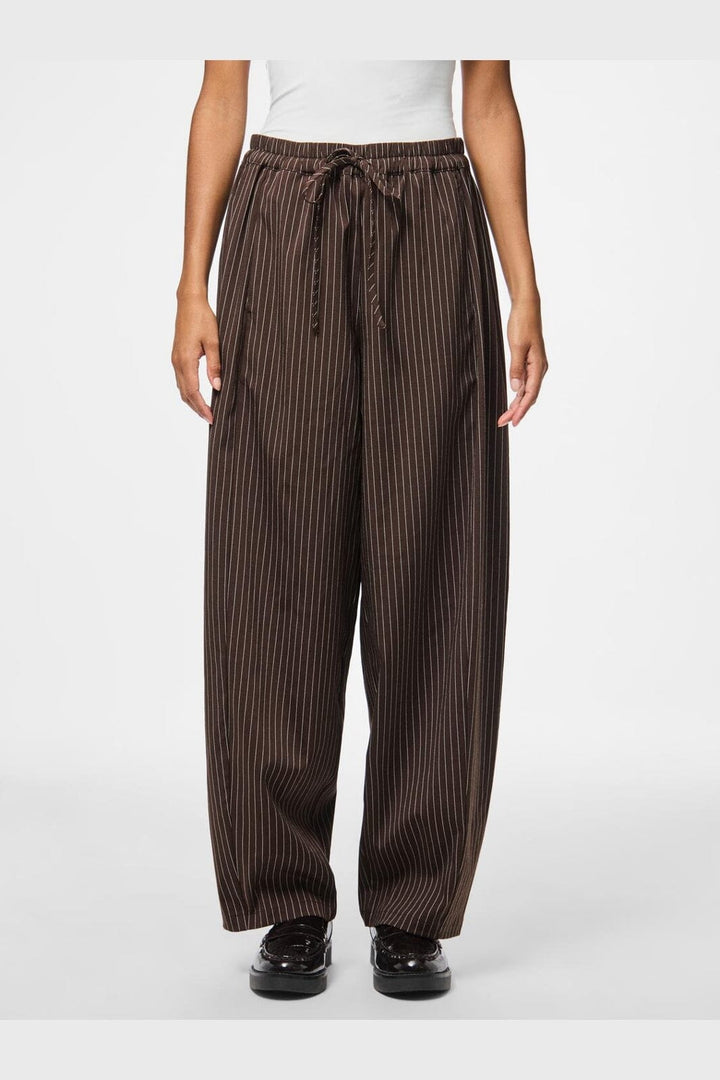 Pieces - Pcanja Barrel Pants - 5078707 Delicioso Pinstripe