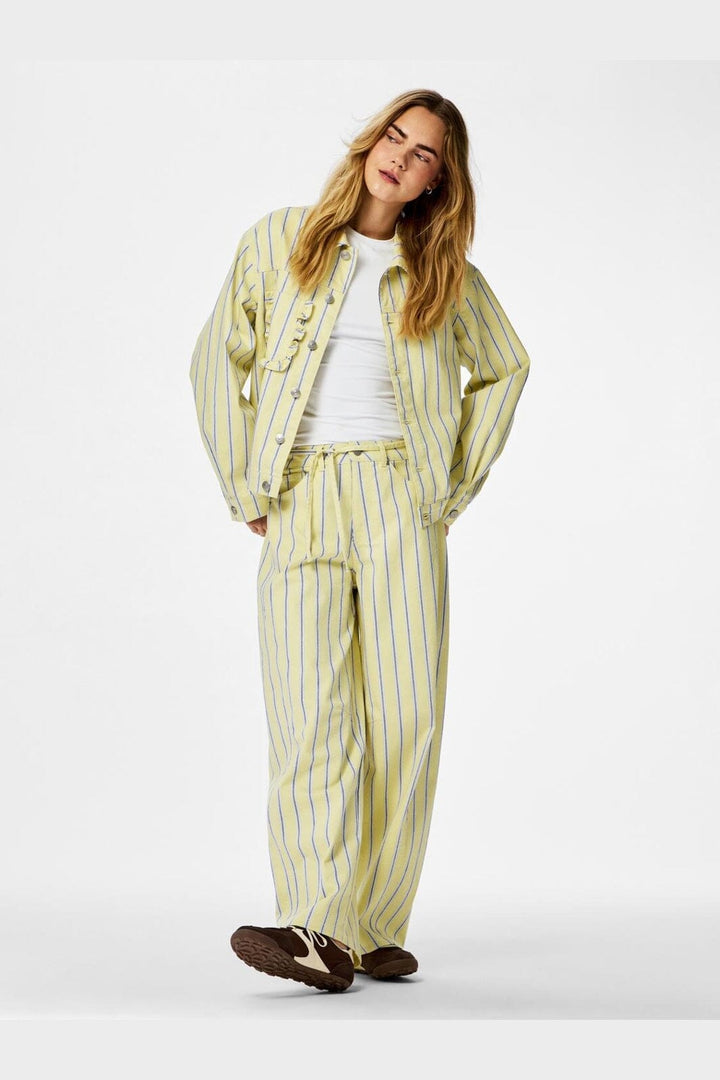 Pieces - Pcbillo Ls Denim Jacket - 4972494 French Vanilla Cloud Dancer&Beaucoup Blue&Oyster Mushrooms