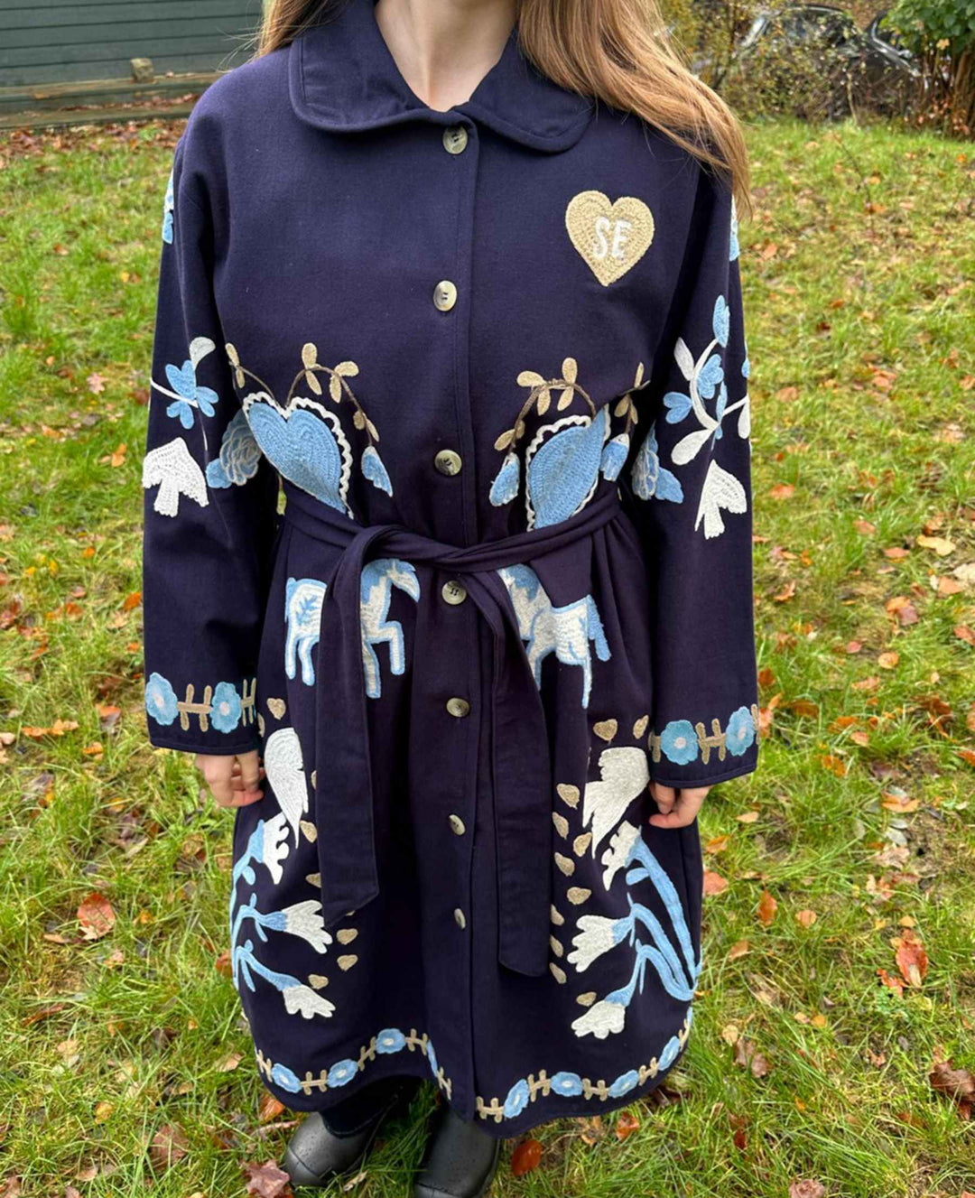 Sissel Edelbo - Rose Coat Se 2038 - Navy Horses 