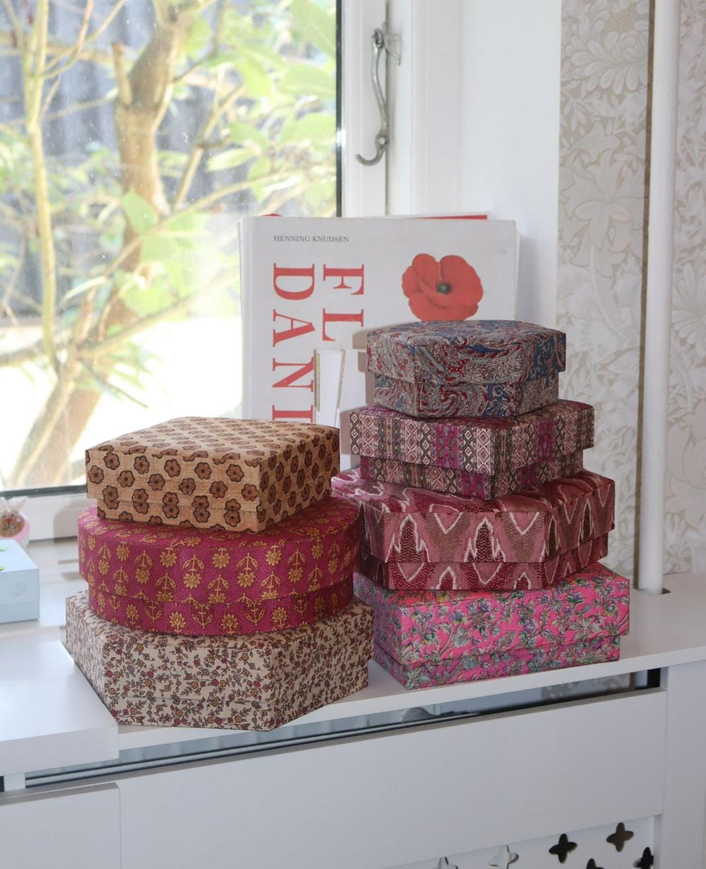 Sissel Edelbo - Sheila Square SILK Box SE 266 - No. 16