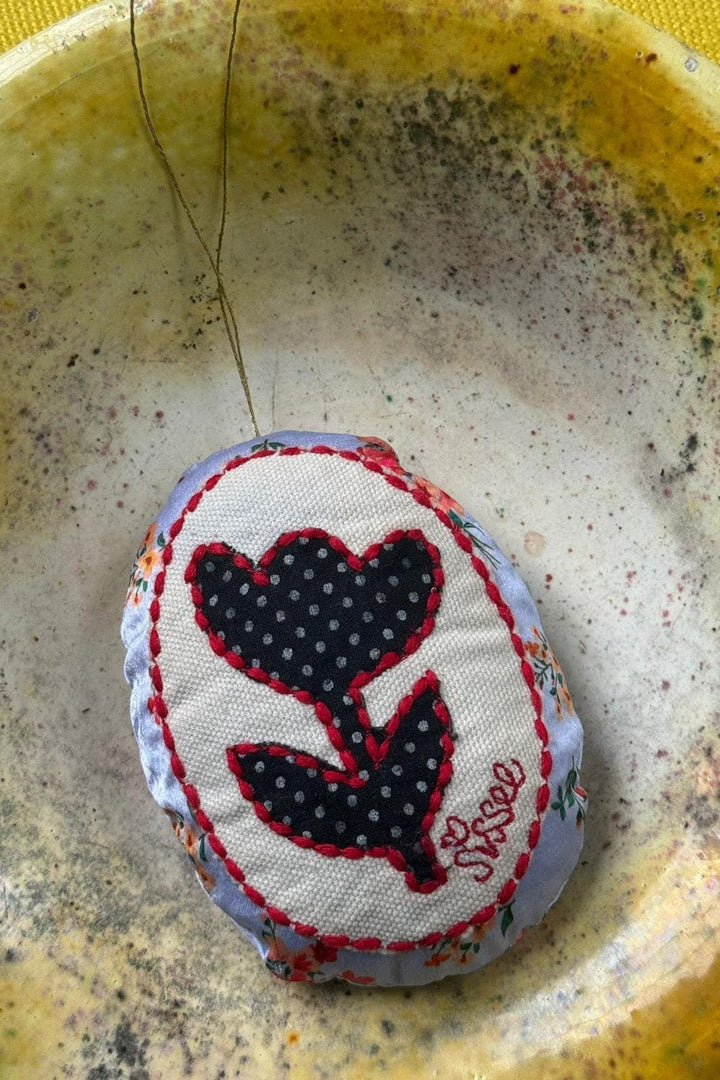 Sissel Edelbo - Vera Easter Egg Ornament SE 2083 - Purple Floral Interiør 