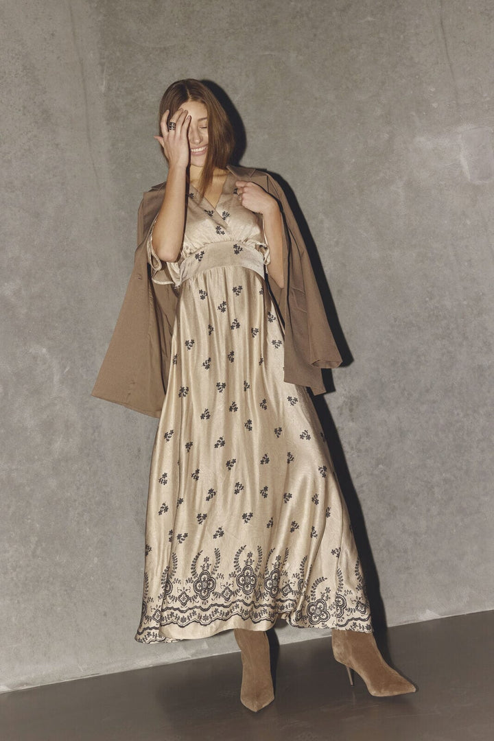 Sisters Point - Gisela-Dr24 19871 - 814 - Champagne/Black Flower Kjoler 