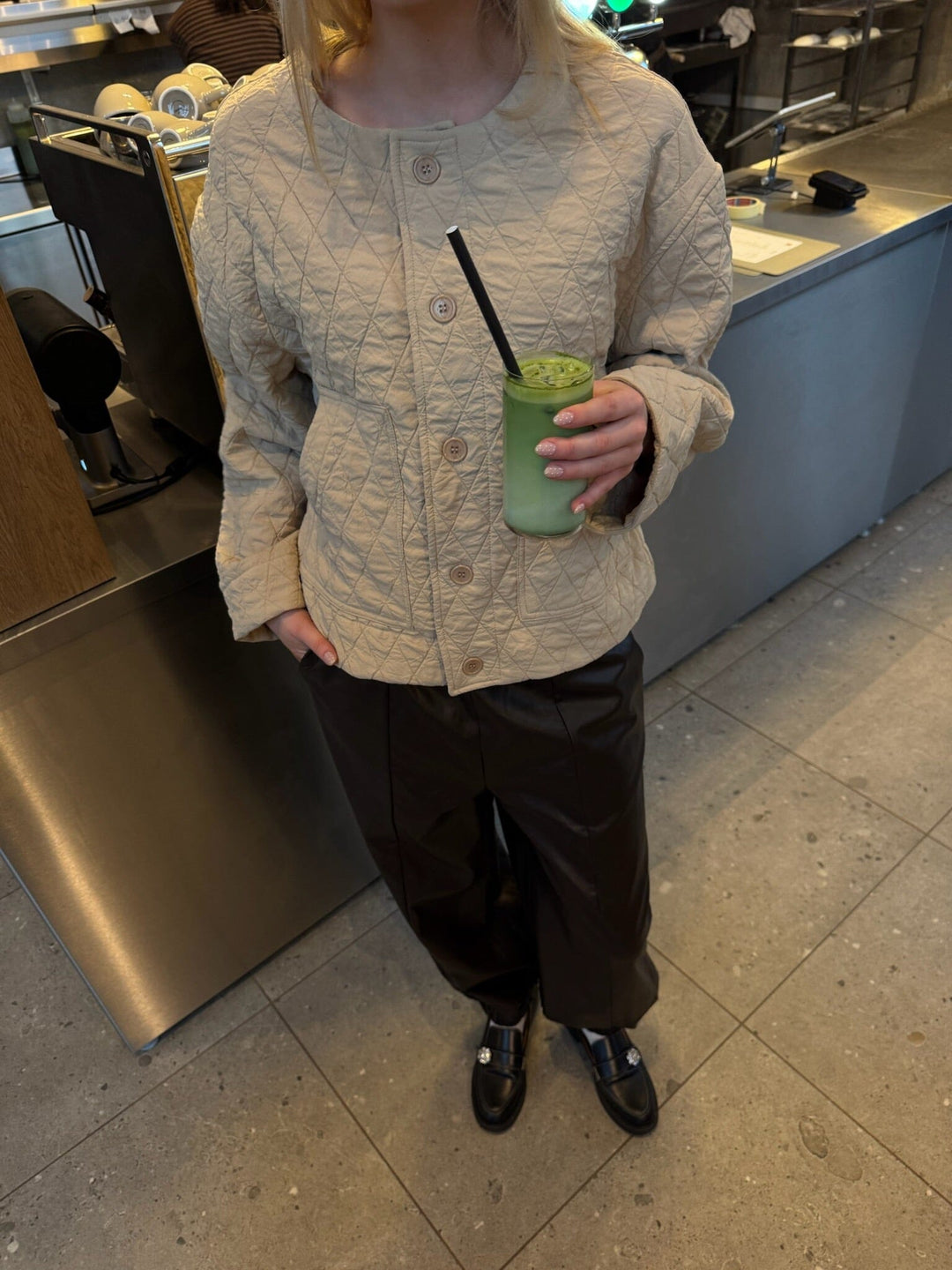 Sisters Point - Lisana-Ja 19700 - 206 - Sandstone Jakker 