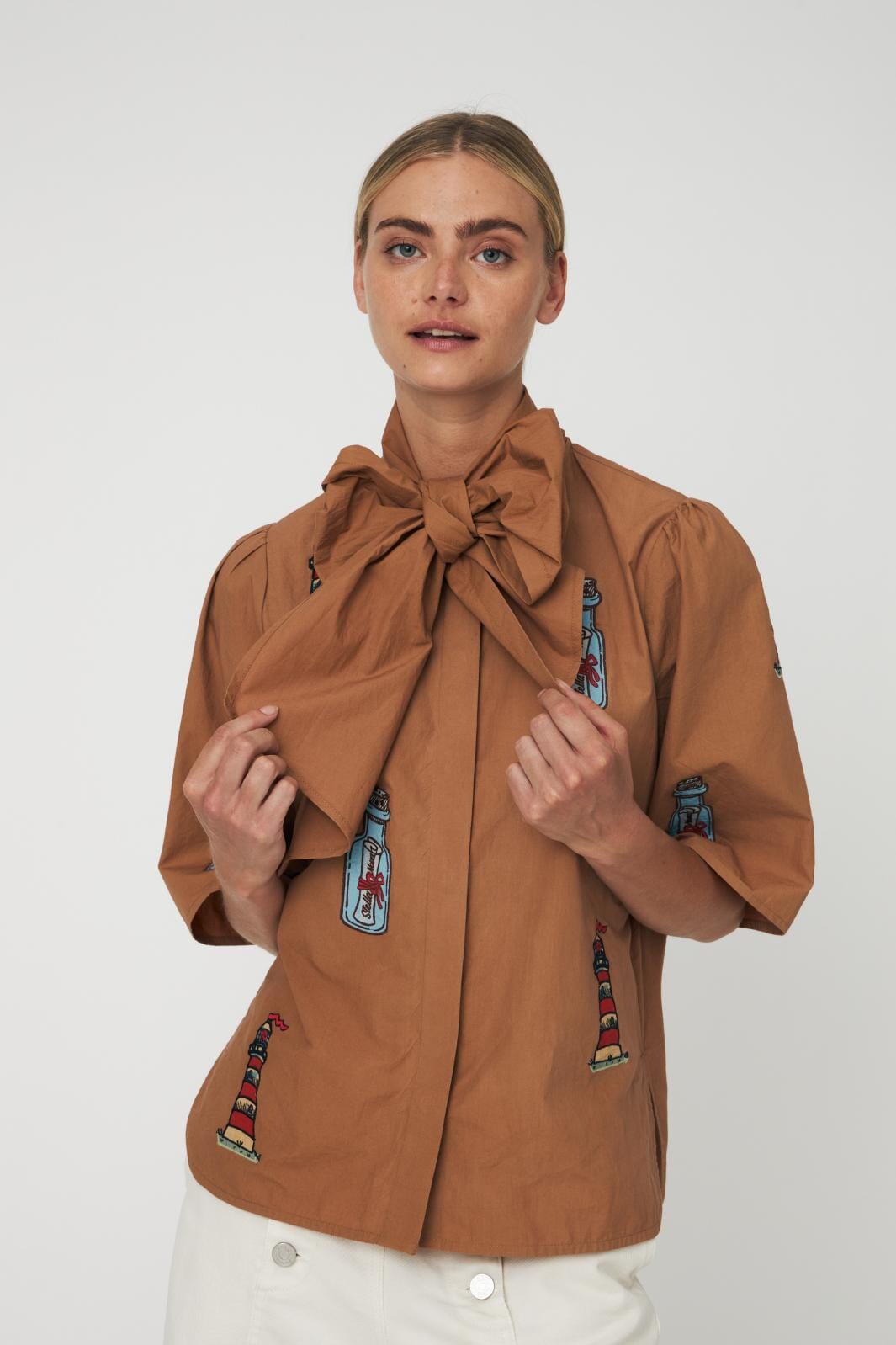 Stella Nova - Embroidered Bow Shirteb61-1431 - 869 Brown Skjorter 