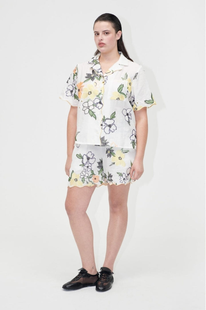 Stine Goya - 2133 Tencel, Scalloped Short Sleeve Shirtsg-pf25-s027-2133 - Wild Flowers Embroidery